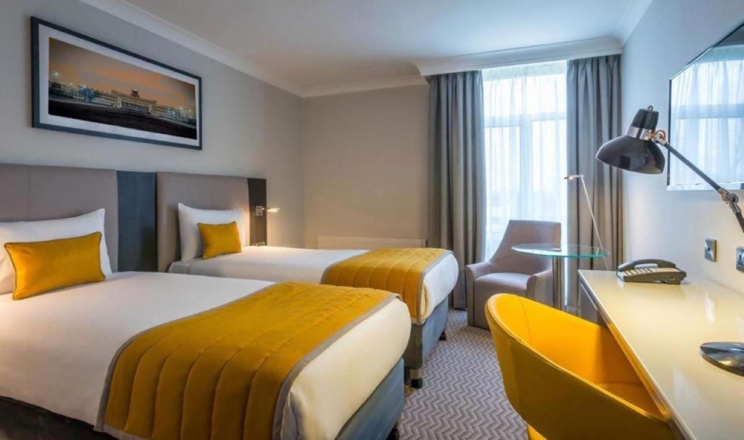 Maldron Hotel Таллахт Екстер'єр фото